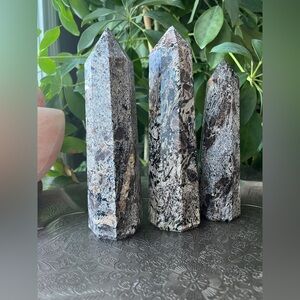 Kyanite with garnet and mica tower